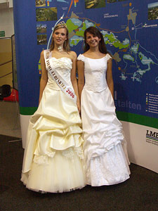 Miss Lebus bei der Brautmodenschau